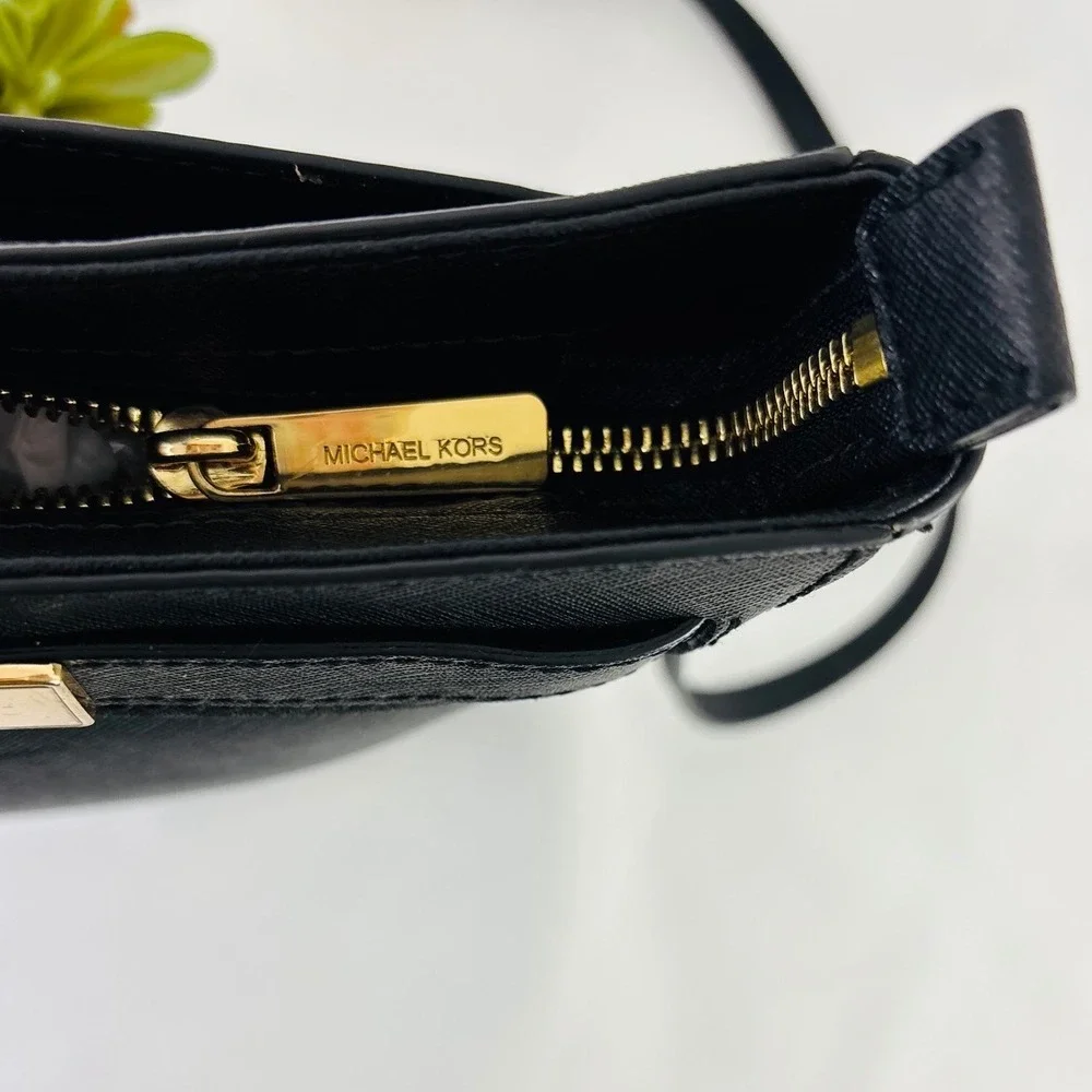 Micheal Kors Black Hamilton Traveler Leather Messenger Crossbody Bag‎
